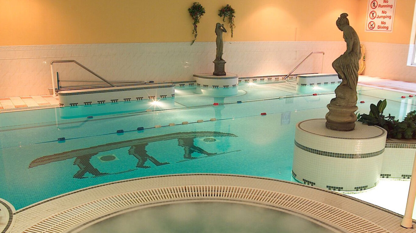 Jacuzzi-Leisure-Center